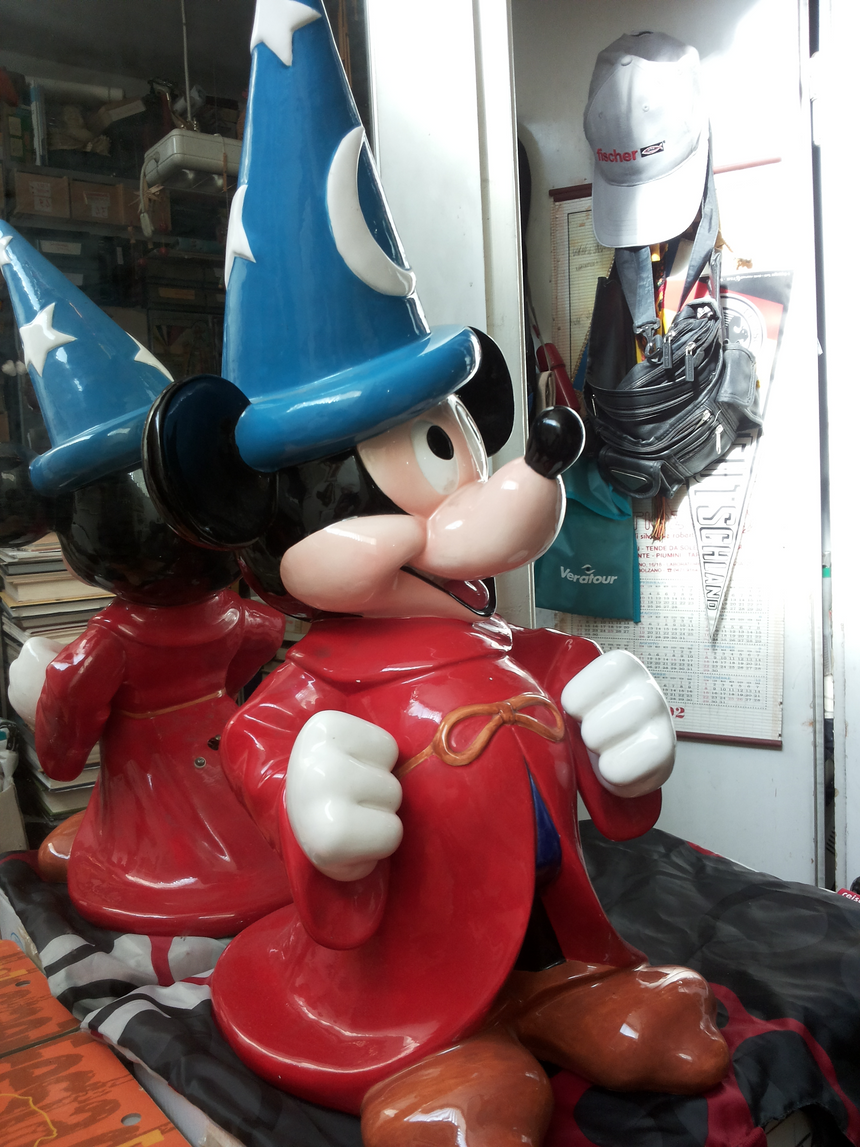 Walt Disney Fantasia Mickey Mouse statua di ceramica