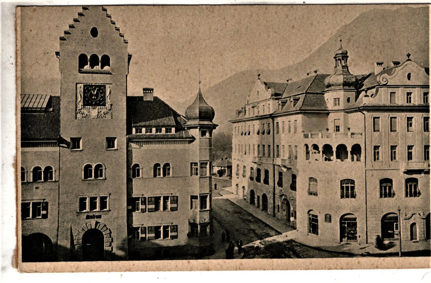 Cartolina antica Bolzano - Il museo civico e la Cassa di Risparmio Sparkasse