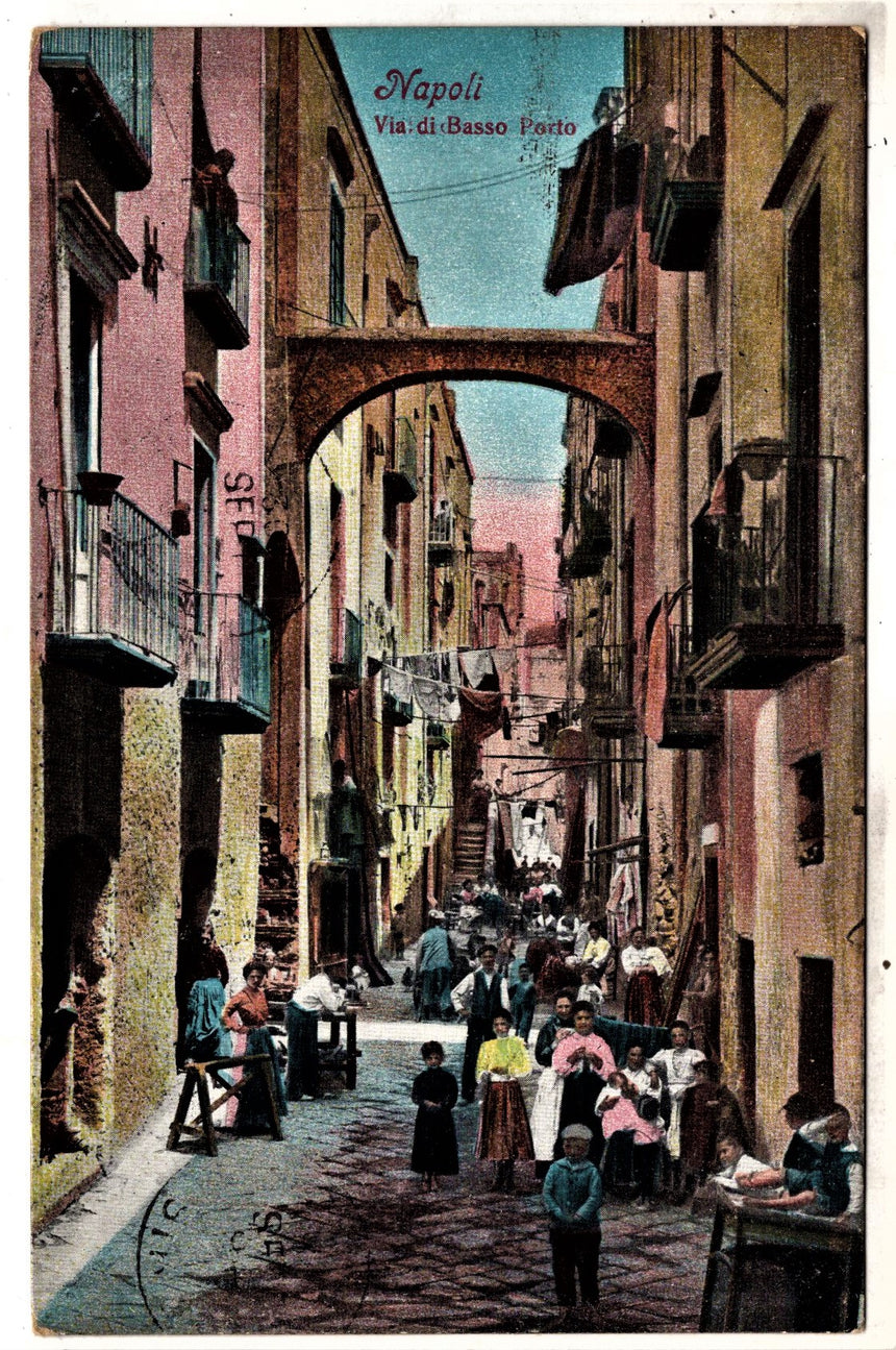 Cartolina antica Napoli vicoli diBasso Porto