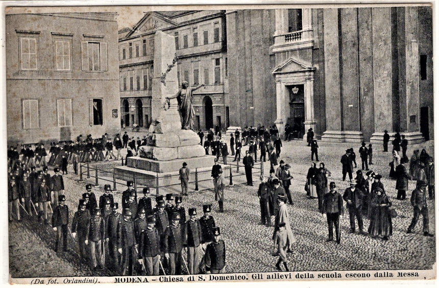 Cartolina antica Modena chiesa S.Domenico con alievi della scuola militare