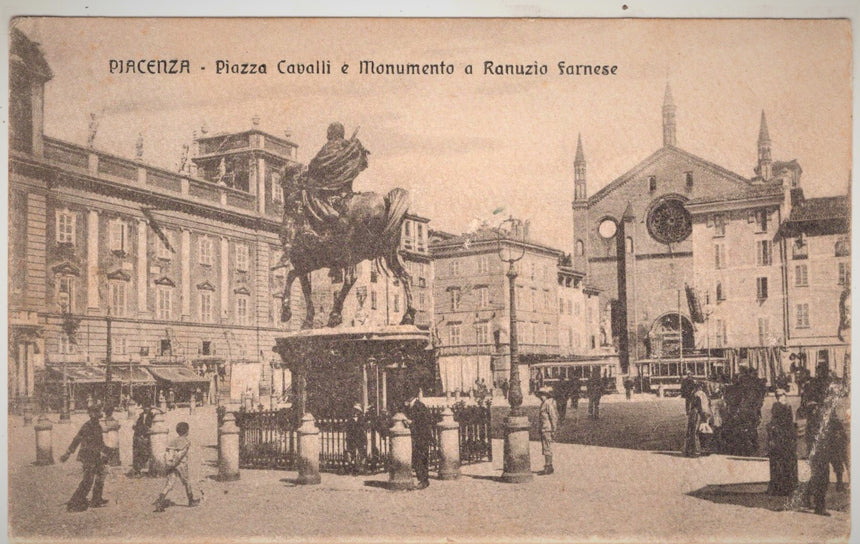 Cartolina antica Piacenza piazza Cavalli e monumento a R. Farnese