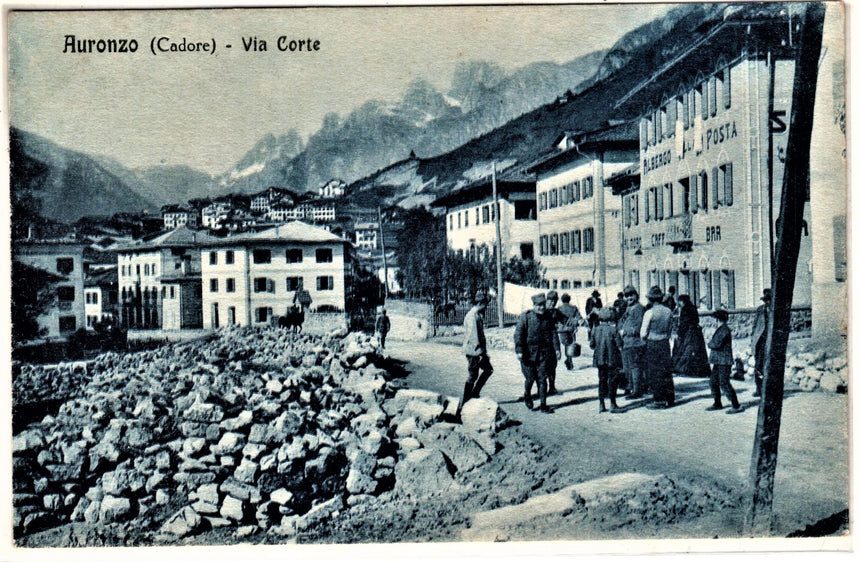 Cartolina antica Auronzo Cadore militari davanti all albergo alla Posta
