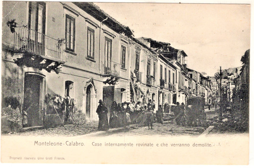 Cartolina antica Monteleone Calabro case rovinate che saranno demolite Vibo Valentia