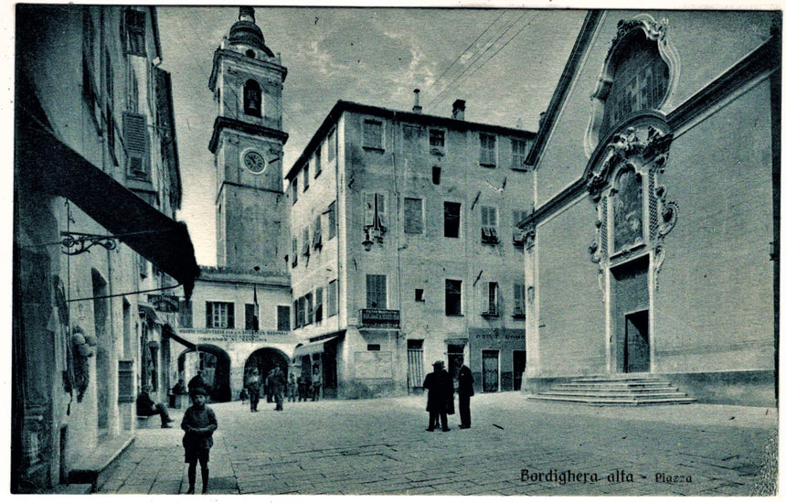 Cartolina antica Bordighera Alta la piazza