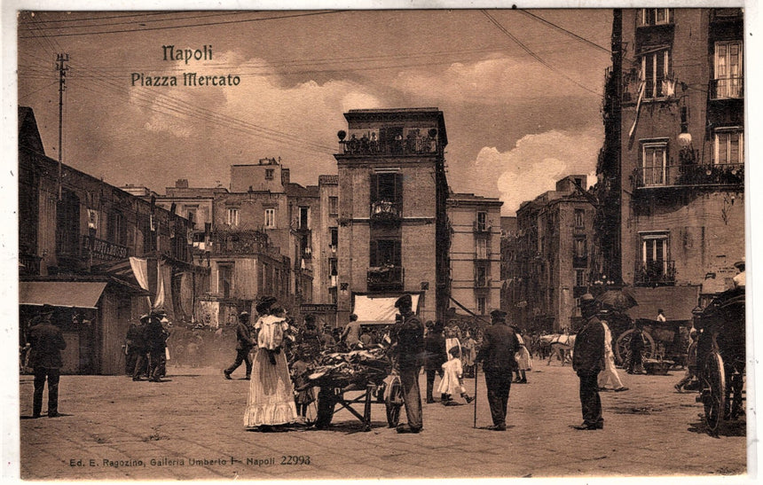 Cartolina antica Napoli Piazza Mercato