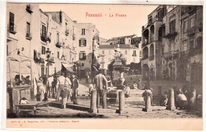 Cartolina antica Pozzuoli la piazza