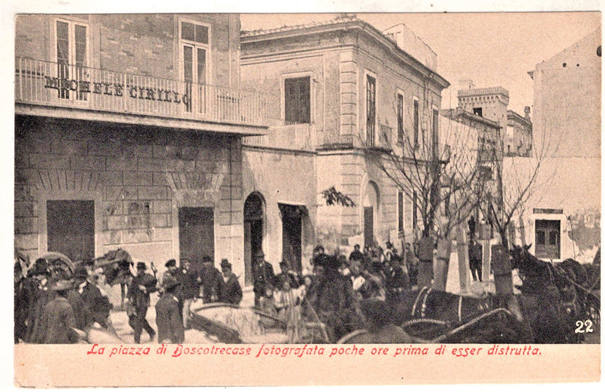 Cartolina antica Boscotrecase la piazza poche ore prima di essere distrutta