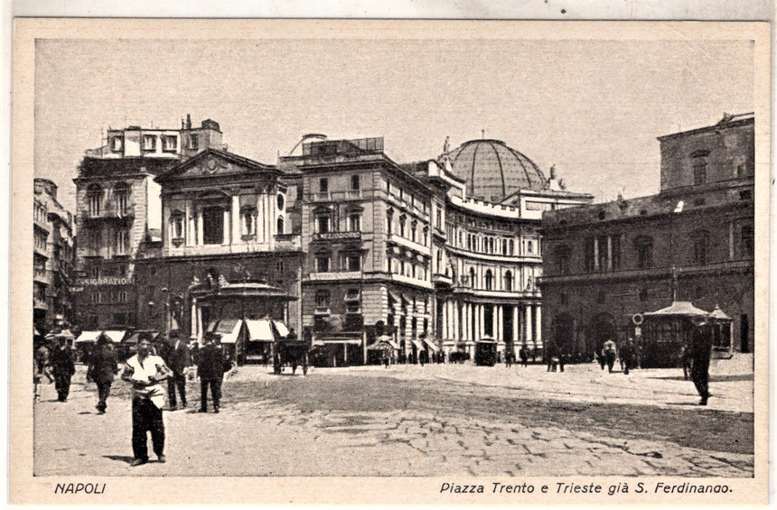 Cartolina antica Napoli Piazza Trento e Trieste