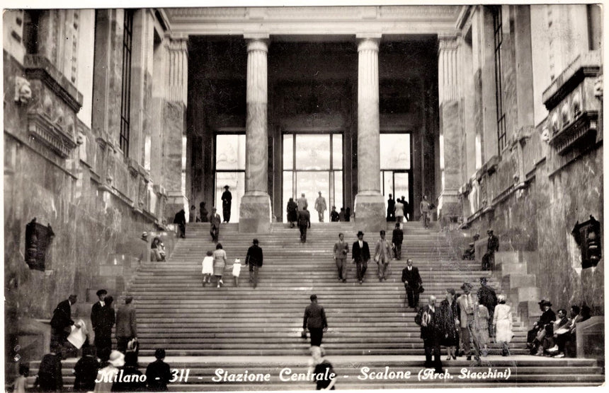 Cartolina antica Milano stazione centrale scalone