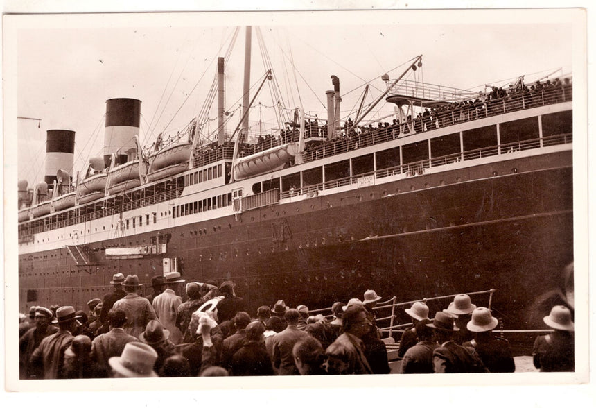 Cartolina antica Genova partenza di un transatlantico