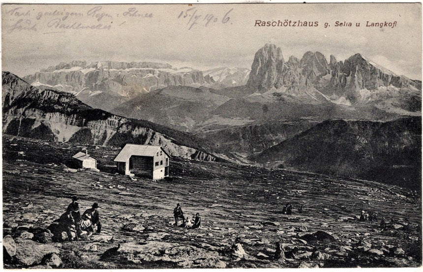 Sudtirol Alto Adige Raschòtzhaus gegen Sella und Langkofl
