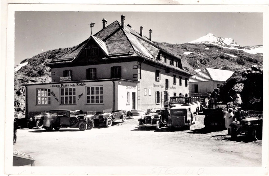 Sudtirol Alto Adige Albergo automobili al Passo Stelvio