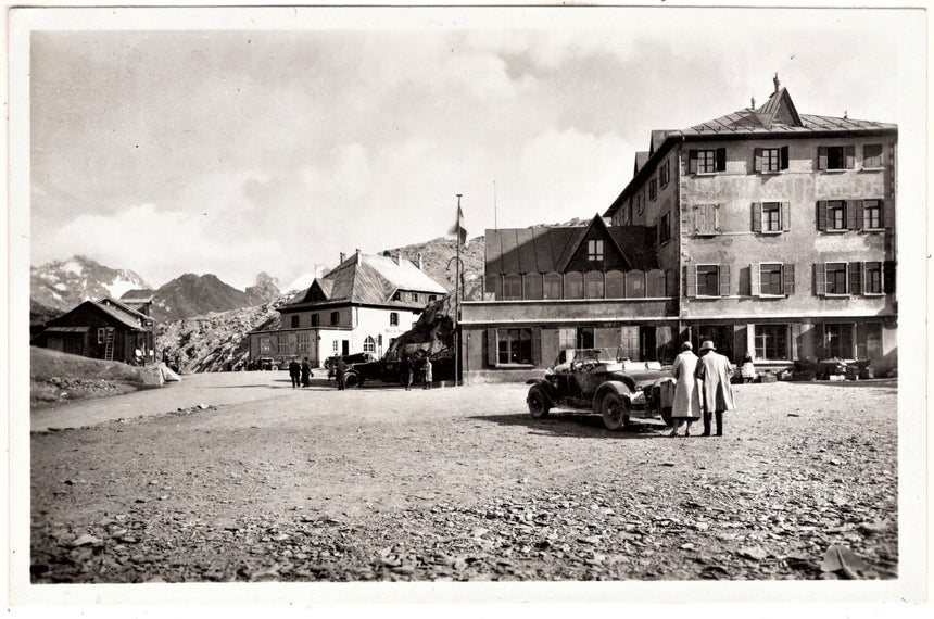 Sudtirol Alto Adige Albergo automobili al Passo Stelvio