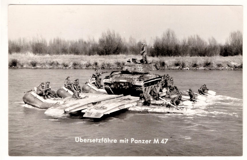 Cartolina Militare Seconda Guerra Mondiale Ubersetzfahre mit Panzer M 47 | Collezionissimo