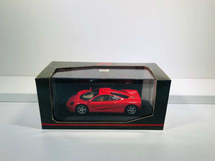 Minichamps McLaren F1 Roadcar red 1:43 - 530 133432