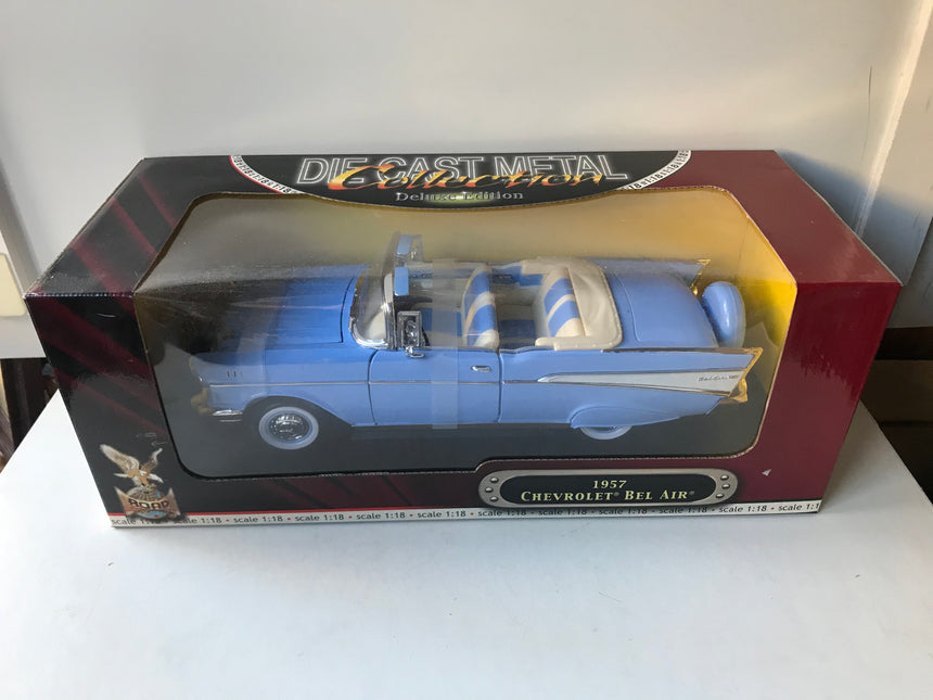 Modellino 1957 Chevrolet Bel Air Convertibile Nero - Scala 1:18 - Road Signature 92108 - Diecast