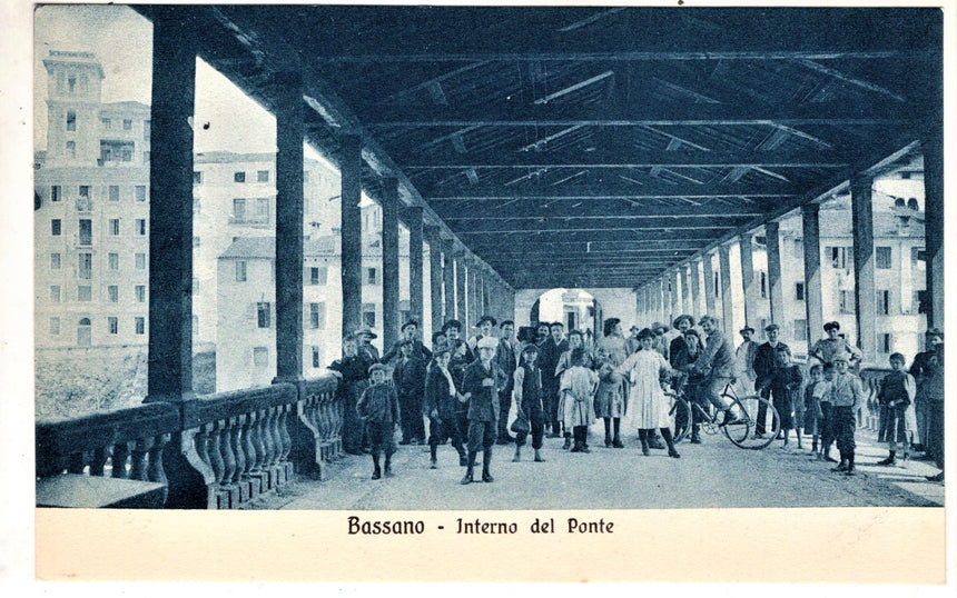 Cartolina antica Bassano interno del ponte