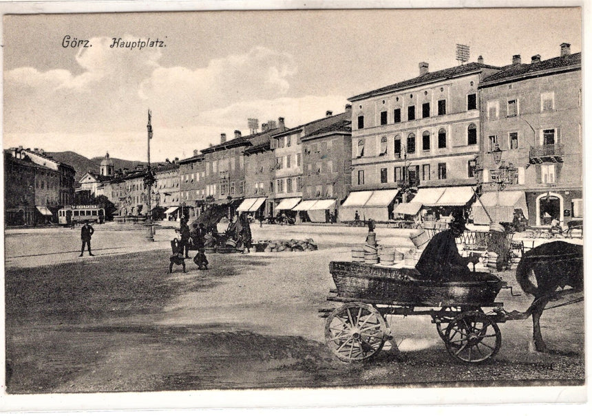 Cartolina antica Gorizia la piazza
