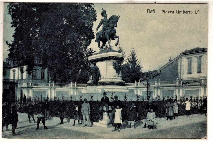 Cartolina antica Asti Piazza Umberto I