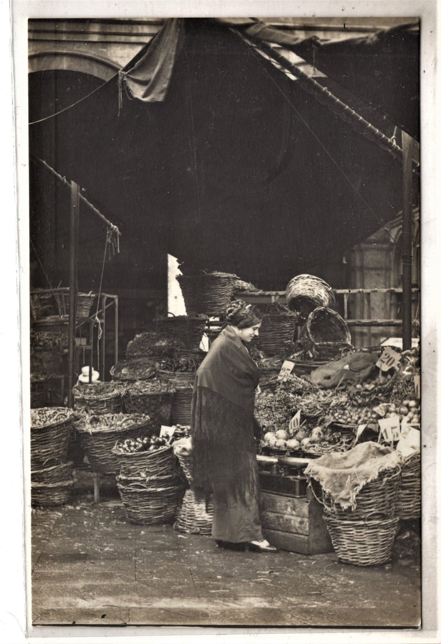 Cartolina antica Venezia contadina al mercato della frutta foto A.Mazza