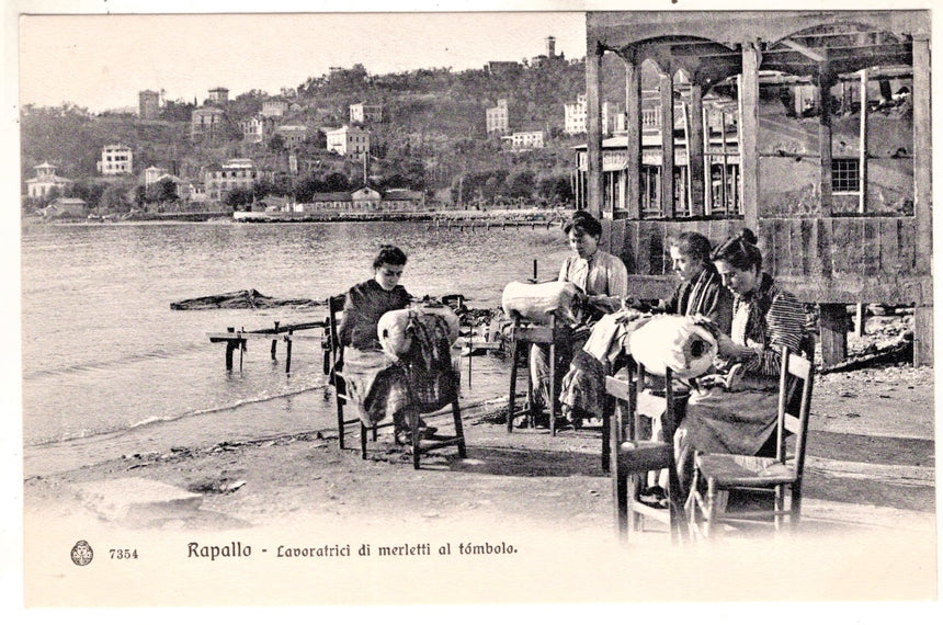 Cartolina antica Rapallo lavoratrici di merletti al tombolo