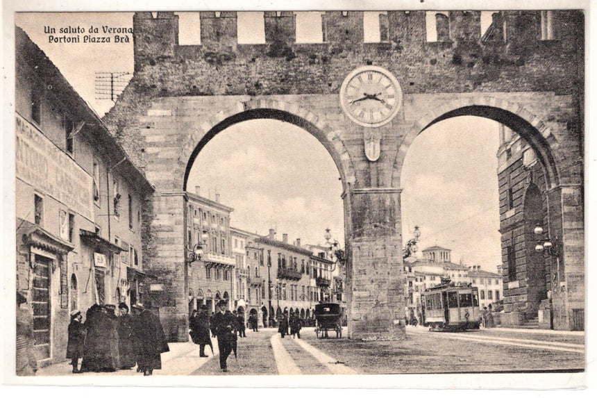 Cartolina antica Verona portoni di piazza Bra