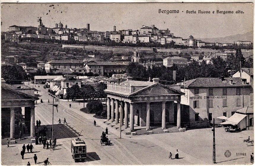 Cartolina antica Bergamo porta nuova e Bergamo alta