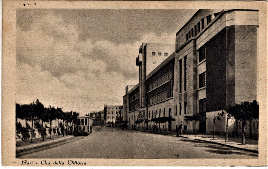 Cartolina antica Bari via della Vittoria