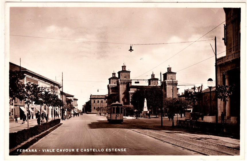 Cartolina antica Ferrara viale Cavour e castello Estense