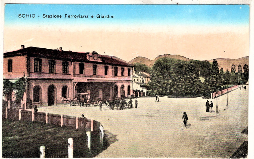 Cartolina antica Schio la stazione ferroviaria e giardini Vicenza