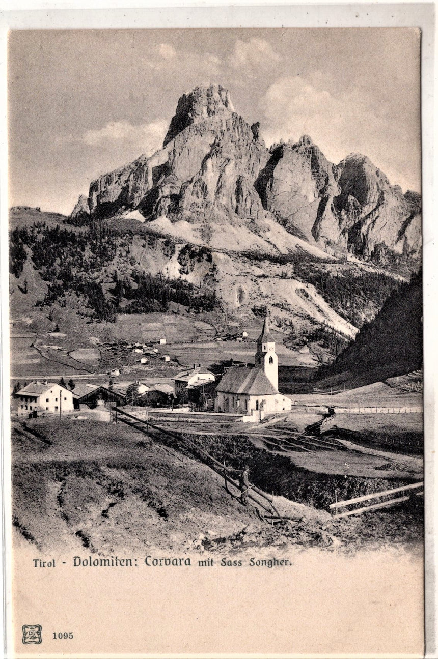 Cartolina antica Corvara con Sass Songher