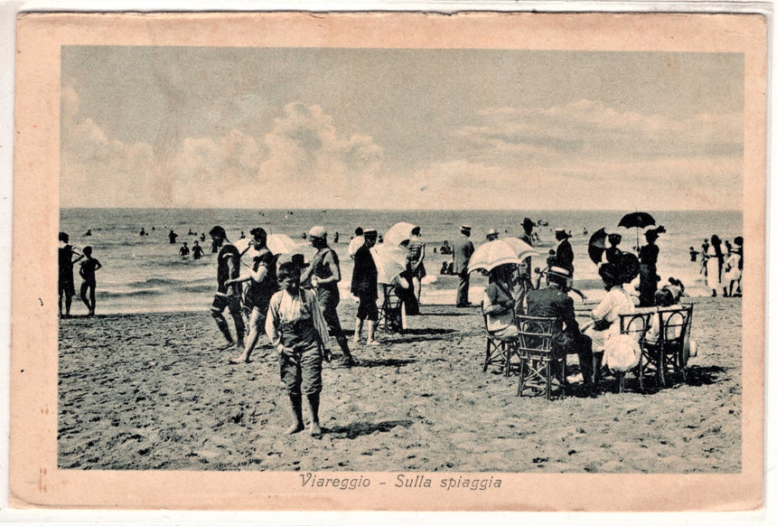 Cartolina antica Viareggio bagnanti sulla spiaggia