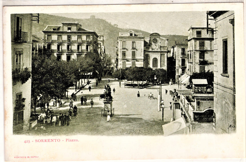 Cartolina antica Sorrento la piazza nel 1900