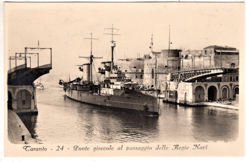 Cartolina antica Taranto entrata in porto della Reggia nave