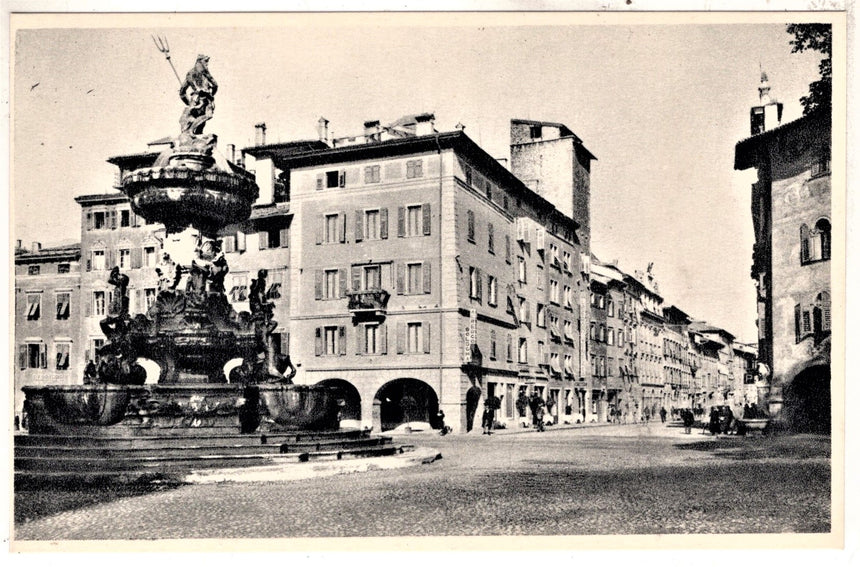 Cartolina antica Trento la fontana e via Belenzani