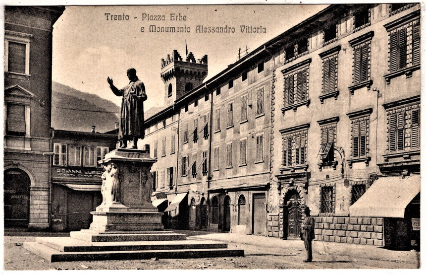 Cartolina antica Trento piazza Erbe e mon. a All. Vittoria