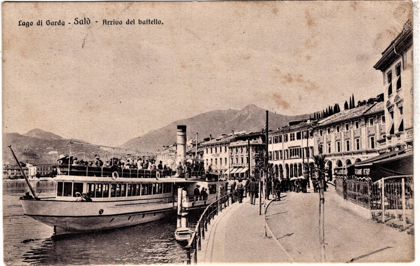 Cartolina antica Salò sul Garda arrivo del battello