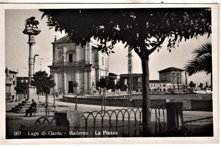 Cartolina antica Maderno sul Garda la piazza