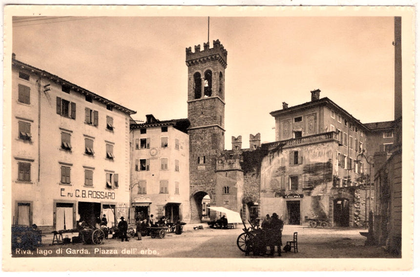 Cartolina antica Riva di Trento piazza delle Erbe neg. Rossaro