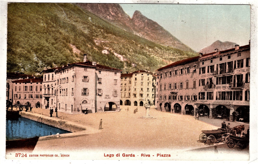 Cartolina antica Riva di Trento lago di Garda la piazza