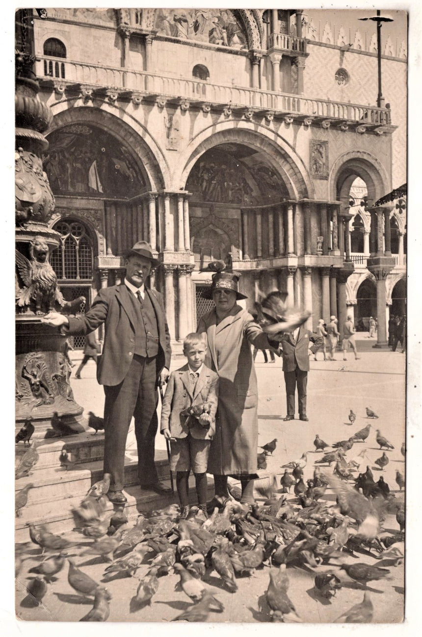 Cartolina antica Venezia fotografia in piazza S.Marco spedita a Bressanone