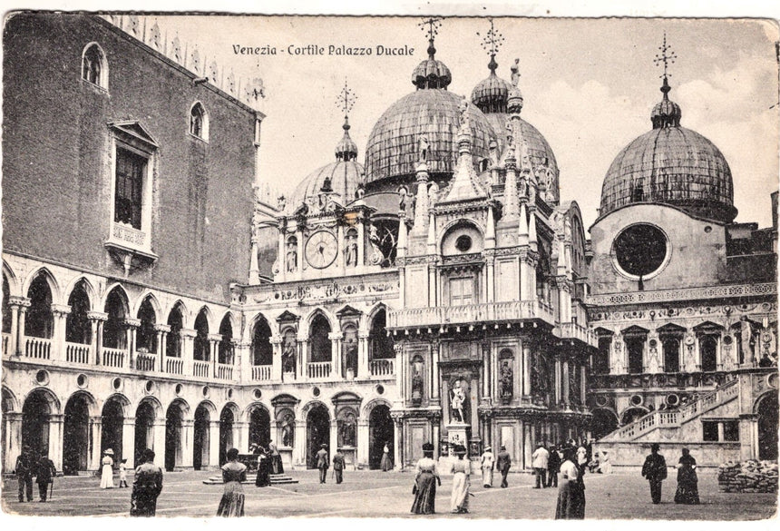 Cartolina antica Venezia cortile del palazzo Ducale per Milano