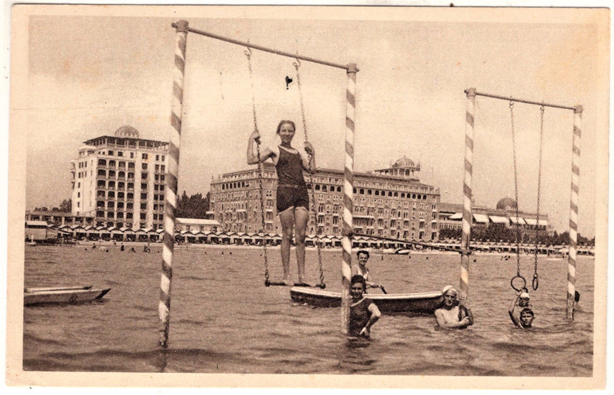 Cartolina antica Venezia lido bagnante in altalena