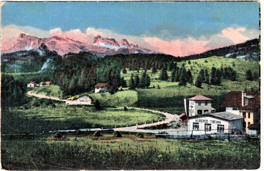 Cartolina antica Cortina strada delle Dolomiti e albergo Tofana