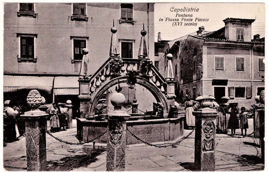 Cartolina antica Capodistria fontana in piazza ponte piccolo Croazia