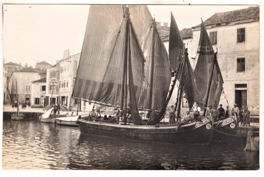 Cartolina antica Lussingrande particolare barca con marinai Croazia