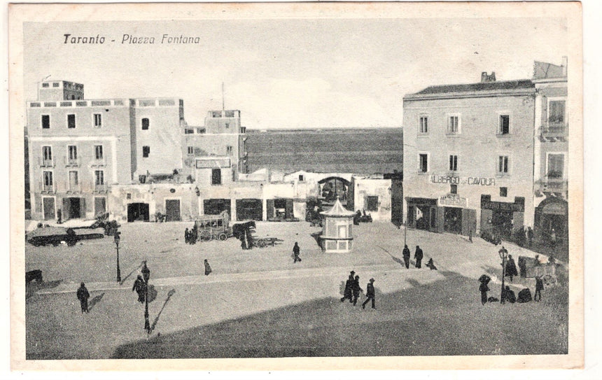 Cartolina antica Taranto piazza Fontana albergo Cavour