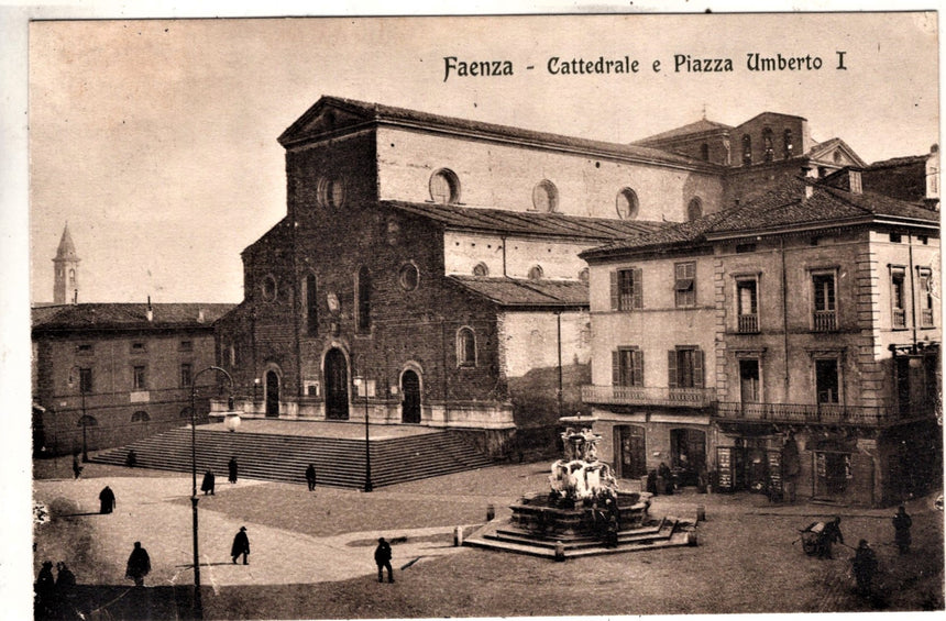 Cartolina antica Faenza Cattedrale e piazza Umberto I