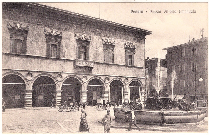 Cartolina antica Pesaro piazza V. Emanuele sped. A Vienna