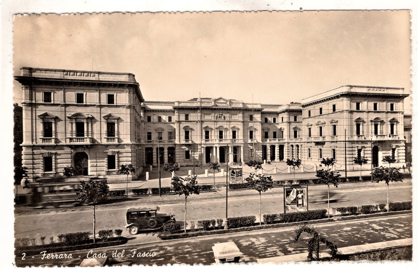 Cartolina antica Ferrara la casa del Fascio